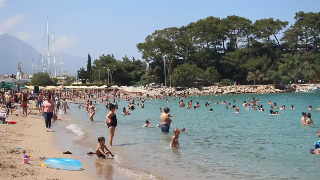 Kemer, 2025’te Turizm Rekoru Kırdı: Nüfusunun 90 Katı Ziyaretçi Ağırladı 5